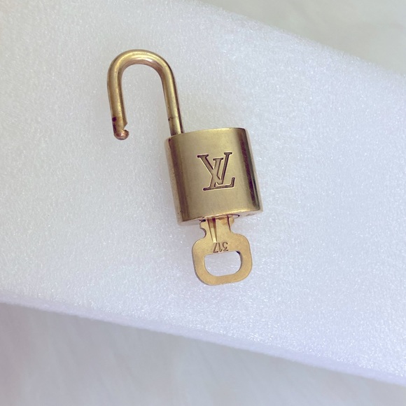 Louis Vuitton 317 - Picture 1 of 3